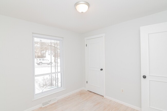 Building Photo - 2113 Melody Dr