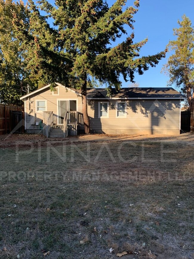 Building Photo - 2 Bedroom House