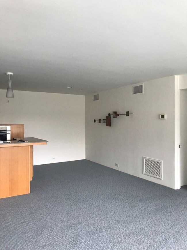 Building Photo - Live Across from Balboa Park- Pet Friendly!!