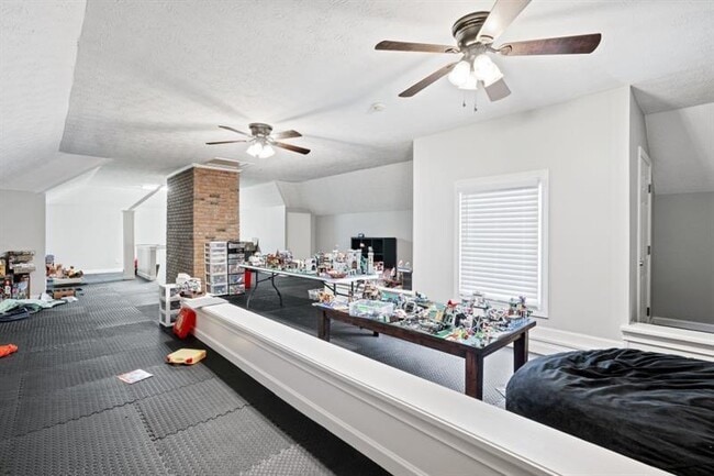 Building Photo - 1445 Hillside Dr SW