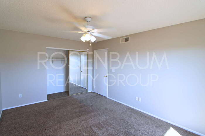 Building Photo - 410 E 9th Ave