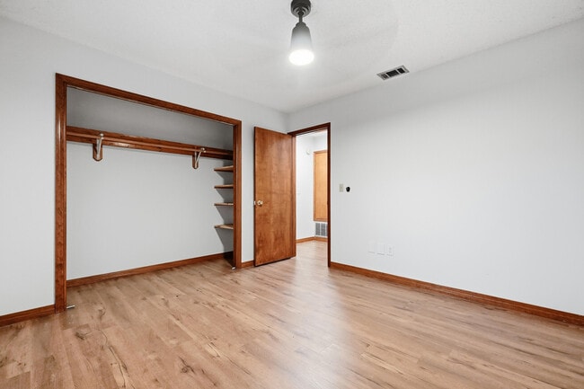 Building Photo - 124 Beverly Dr