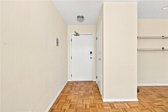 Building Photo - 1000 East Ave