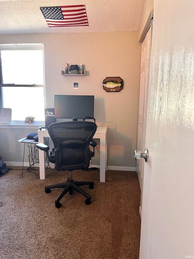 Building Photo - 519 E Graham Pl