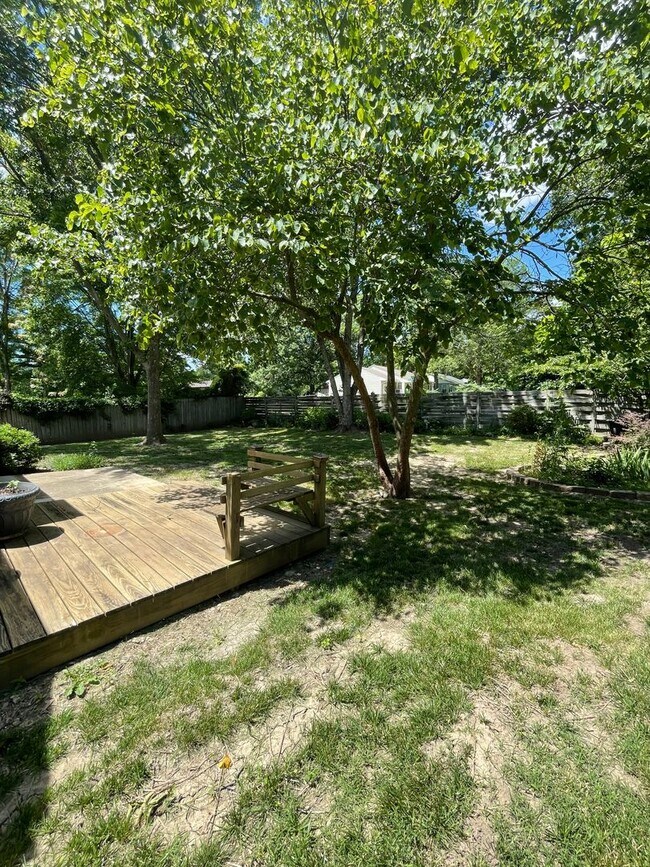 Building Photo - 609 Heidman