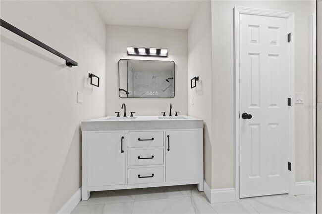 Building Photo - 3253 Oak Point Cir