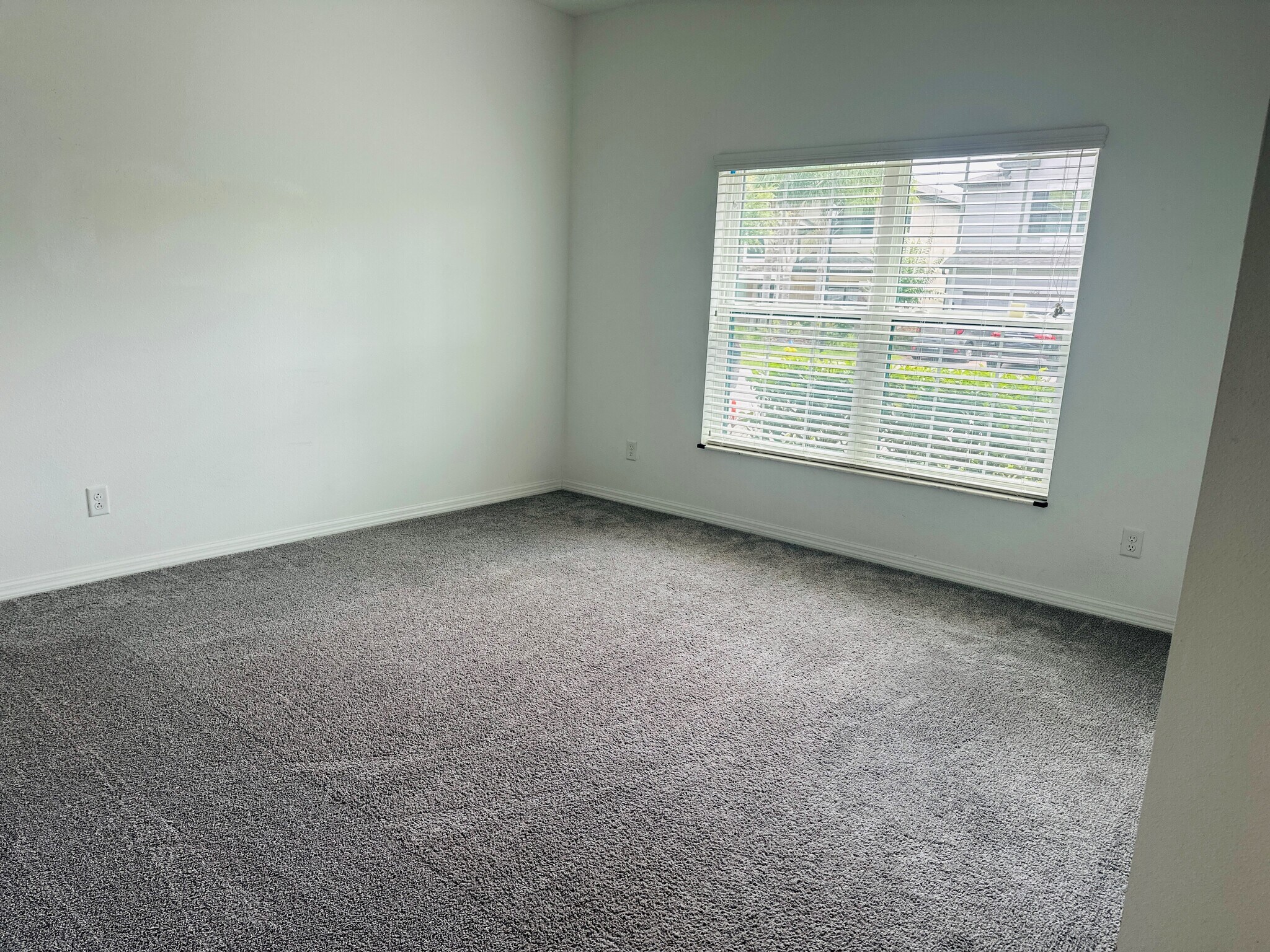 Building Photo - 10749 Pleasant Knoll Dr