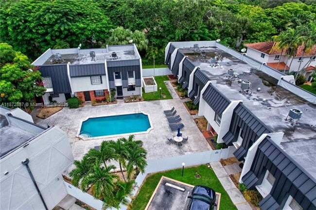 Building Photo - 6667 Miller Dr