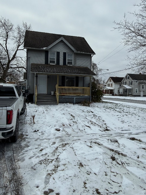 Building Photo - 1206 Hollywood St NE