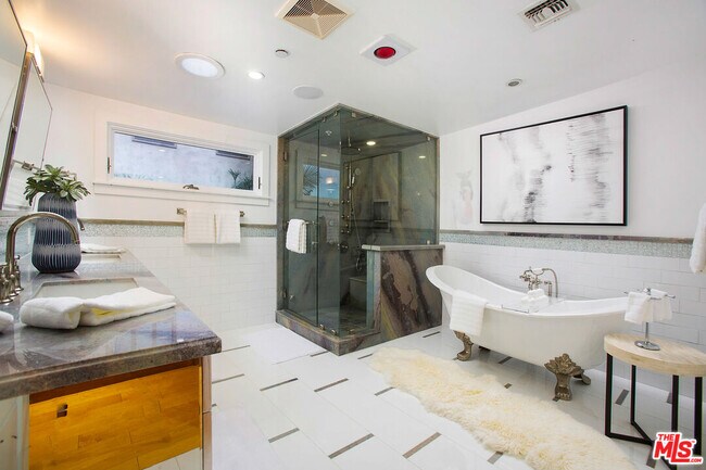 Building Photo - 1655 N Crescent Heights Blvd