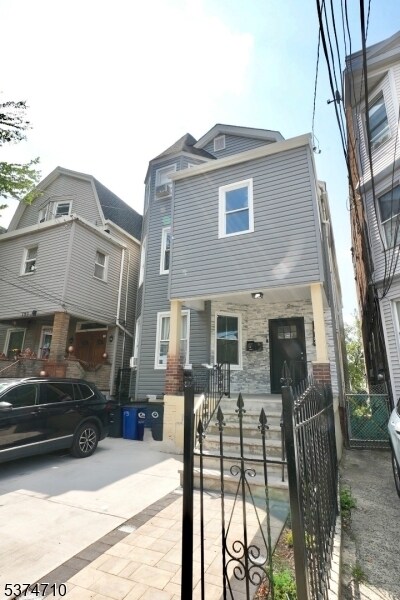 Building Photo - 184 N 11th St