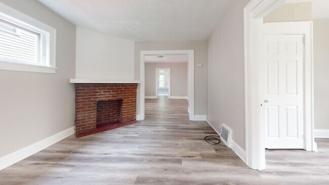 Building Photo - 703 Excelsior Ave
