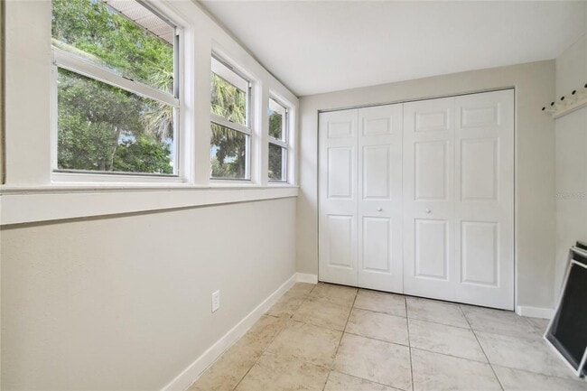 Building Photo - 308 N Gomez Ave