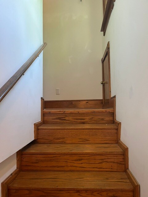 Building Photo - 225 Grandview Rd