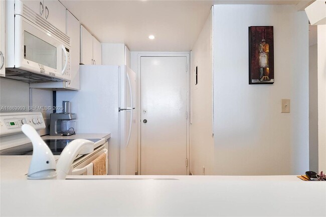 Building Photo - 1965 S Ocean Dr