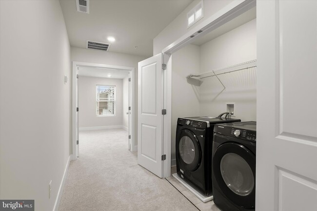 Building Photo - 304 Sweetbay Rd