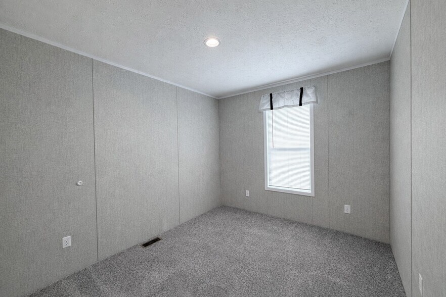 Building Photo - 52167 Williamsburg Ln