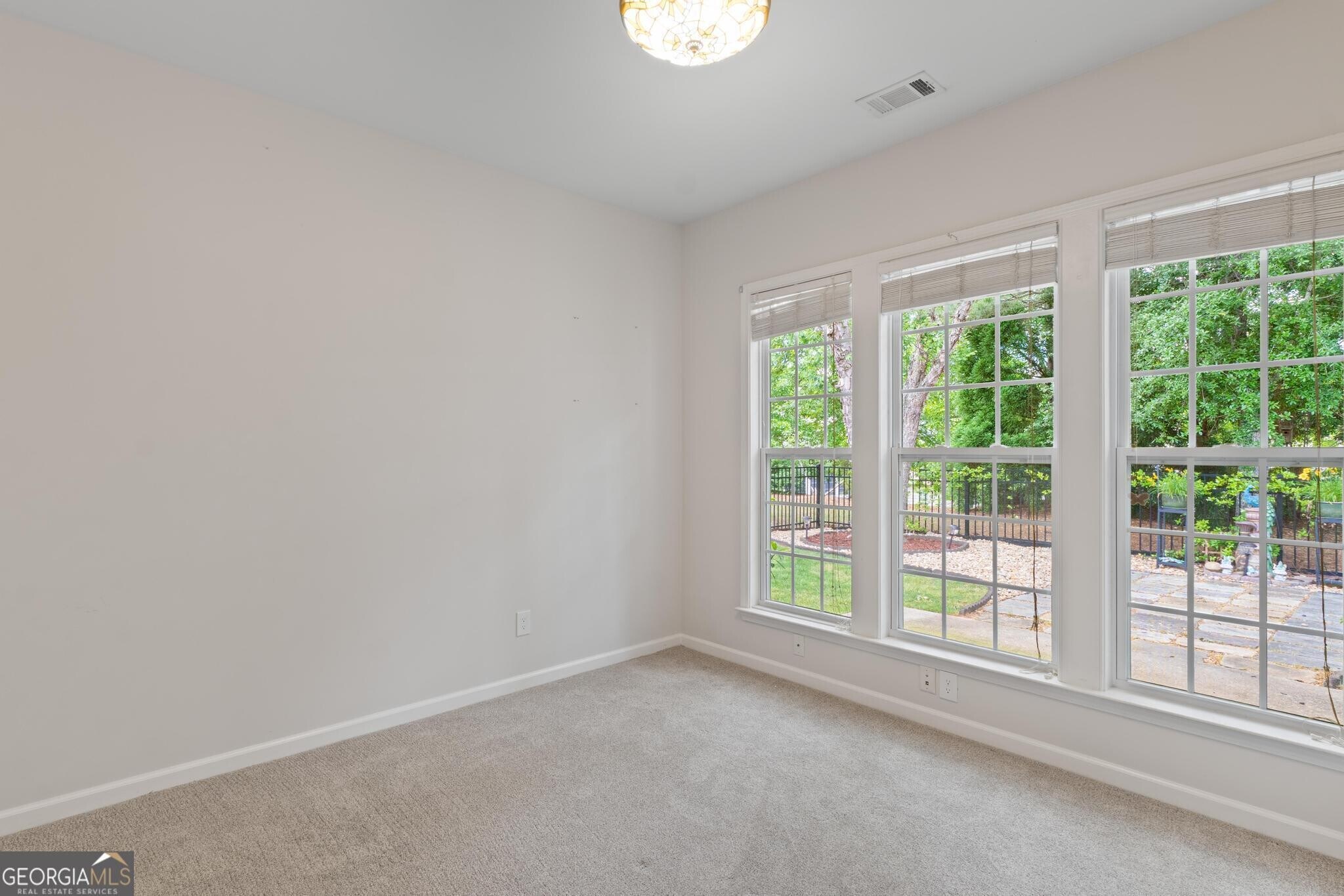 Building Photo - 105 Dahlia Dr