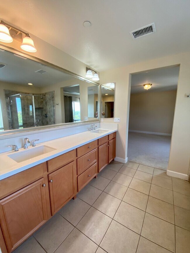 Building Photo - Remodeled 4 bedroom 3 bath home in Moorpark