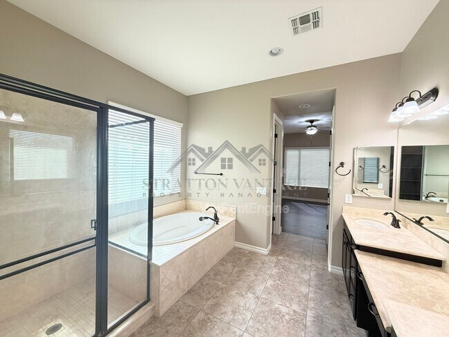 Building Photo - 4032 S Pleasant Pl