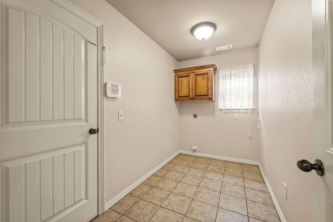 Building Photo - 1809 SW Sequoia St