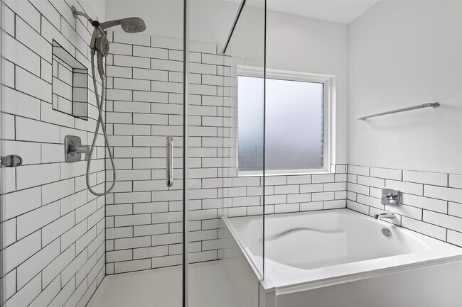 Building Photo - 13304 Big Sky Ct