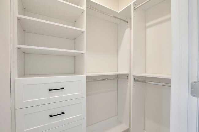 Building Photo - Move-In Ready 2BR/2BA Villa with Den + 2-Car Garage | Lake Nona Adjacent | Suncrest at St. Cloud