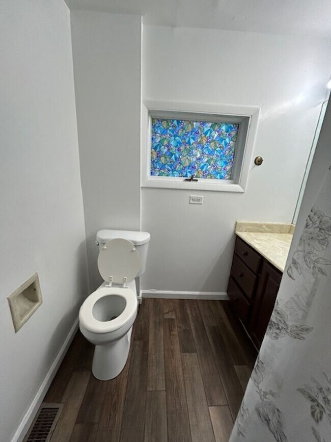 Building Photo - 912