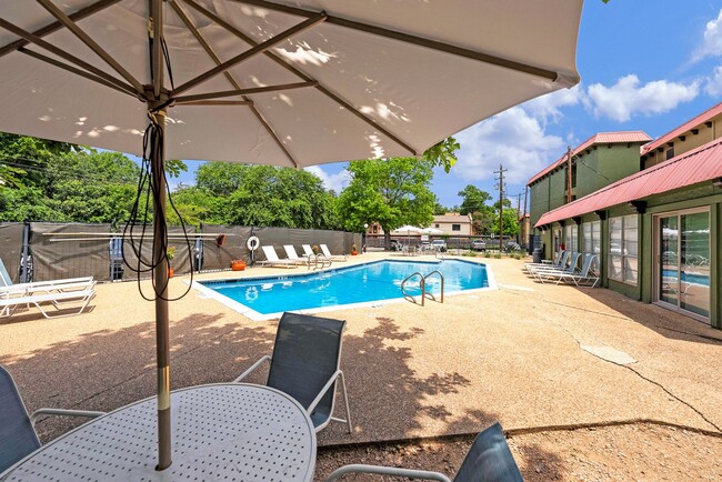 Interior Photo - Kensington Court