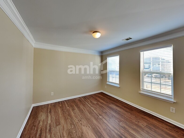 Building Photo - 112 Dunnell Rd