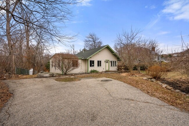Building Photo - Year-round 3-Bedroom Home in Rockport