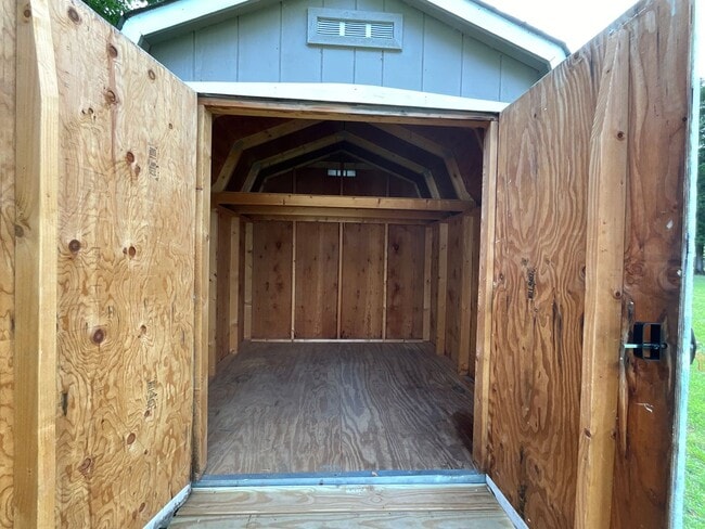 Building Photo - Ready to View! Updated 3/2 Home High Point...