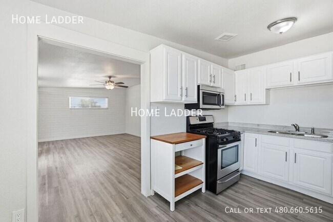 Building Photo - 596 W Harding Ave