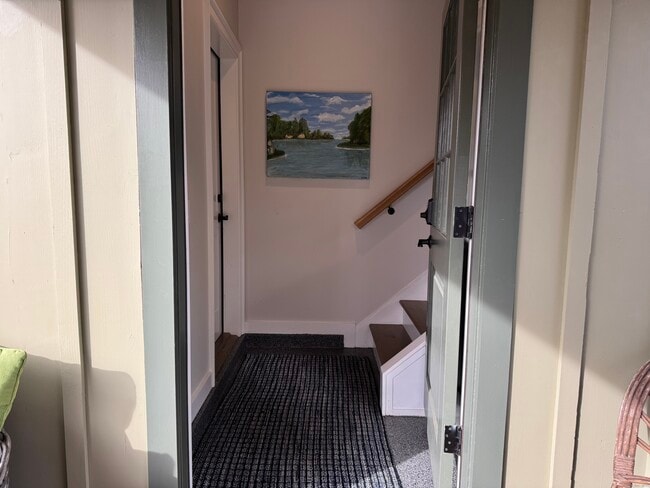 Building Photo - 67 Kings Hwy N