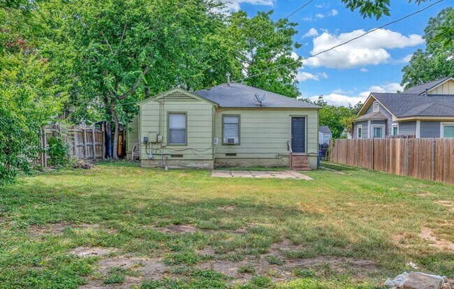 Building Photo - 2712 Mitchell Ave