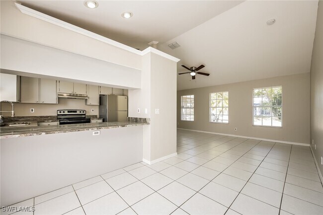 Building Photo - 1428 SW 11th Ave