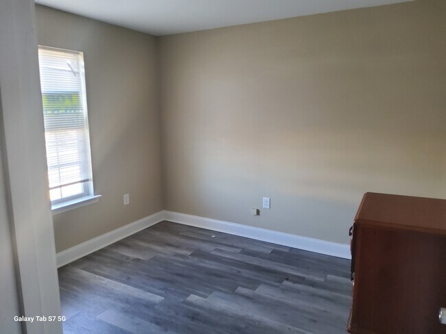 Building Photo - Ronald Pride Duplex Unit A