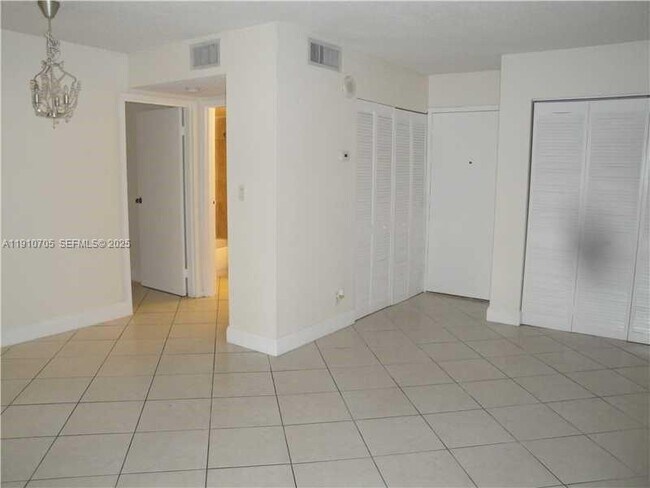 Building Photo - 17021 N Bay Rd