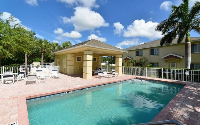 Building Photo - Lakeside Village Townhouse 2 Bedroom  2.5 Bath Available for Short-Term Rental