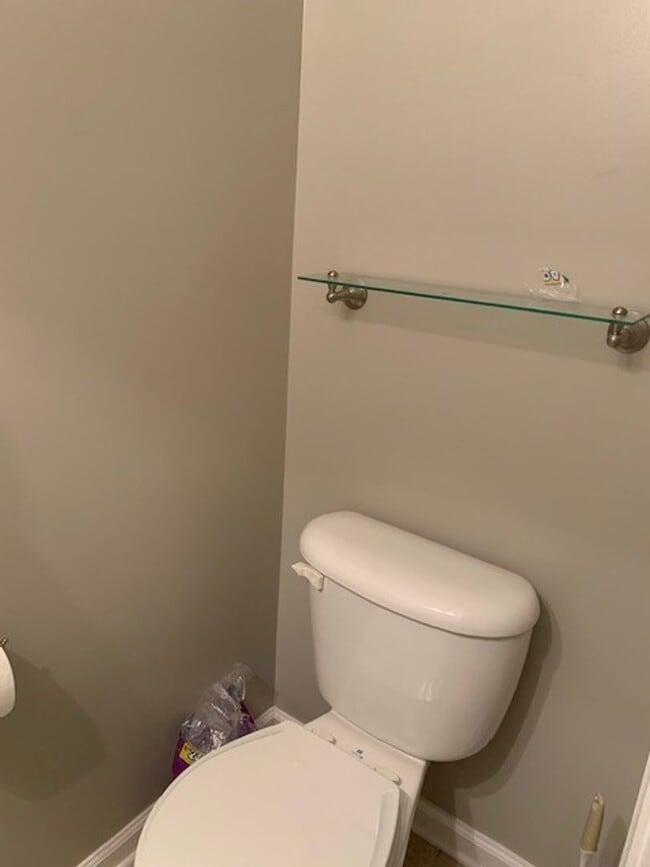 Building Photo - Beautiful 3 bedroom home with room for everyone & pets!