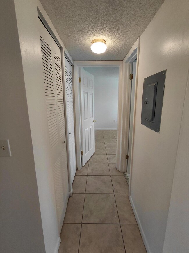 Building Photo - 6850 Royal Palm Blvd