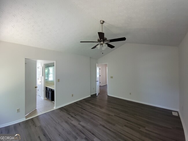 Building Photo - 3111 Linden Dr