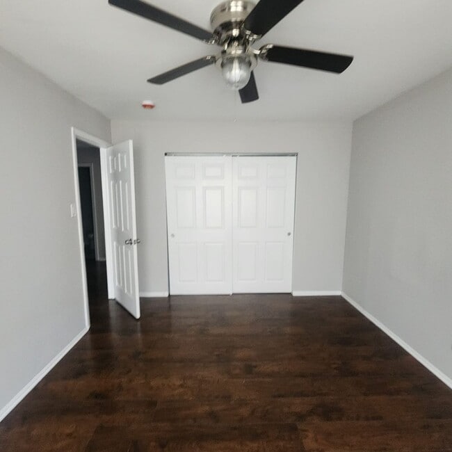 Building Photo - Spacious 3 bedroom house in Lehigh Manor