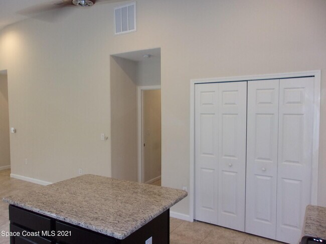 Building Photo - 3935 Harvest Cir