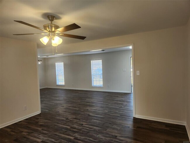 Building Photo - 122 Debra Dr