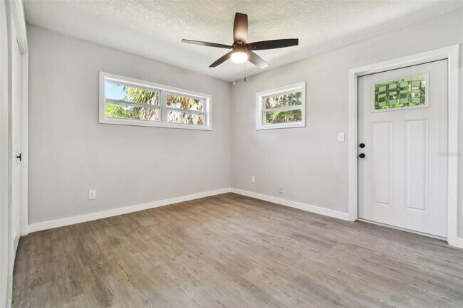 Building Photo - 535 W Palmeden Dr