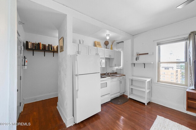 Building Photo - 400 Deal Lake Dr