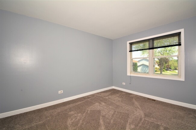 Building Photo - 1126 Honeywood Dr