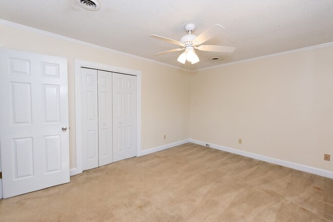 Building Photo - $300 off the first month's rent on a 12 mo...
