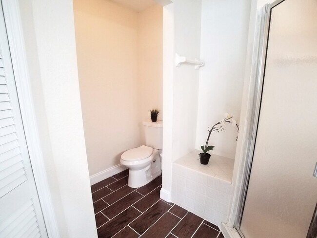 Building Photo - FOR RENT! Gorgeous First Floor Remodeled 2...